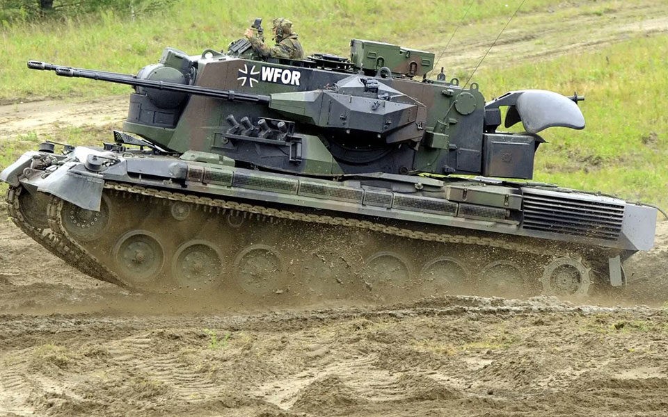 Η Γερμανία στέλνει βαριά όπλα στην Ουκρανία