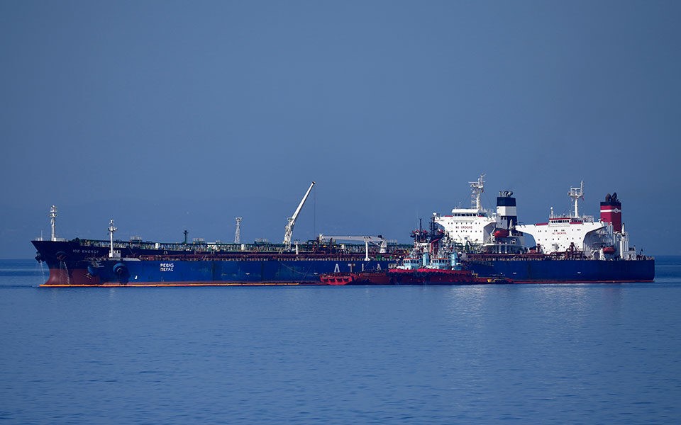 Σύσταση στα πλοία να αποφεύγουν τα ύδατα του Ιράν