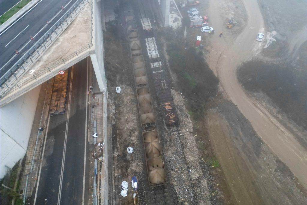 "Ψάχνουν" την έκρηξη στο τρένο των Τεμπών