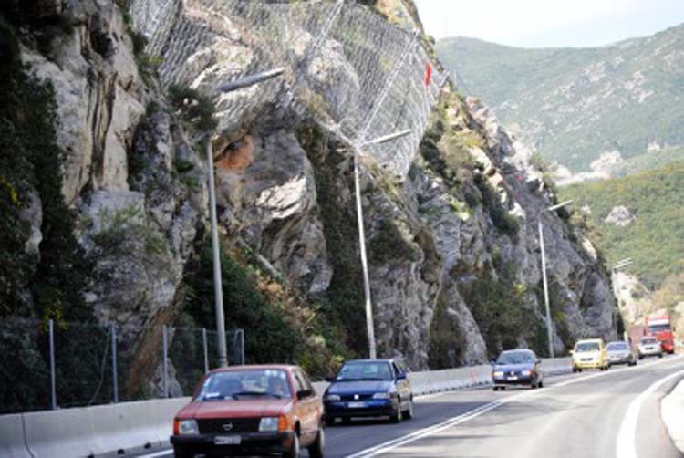 Εργασίες βραχοπροστασίας τη Δευτέρα και την Τετάρτη