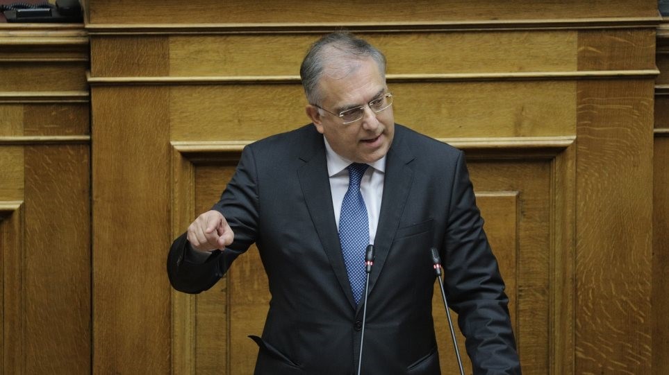 Βουλή: Μικρή αδιαθεσία για τον Τάκη Θεοδωρικάκο
