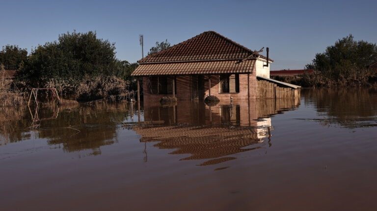 Η σύγχρονη Οδύσσεια 157 πλημμυροπαθών