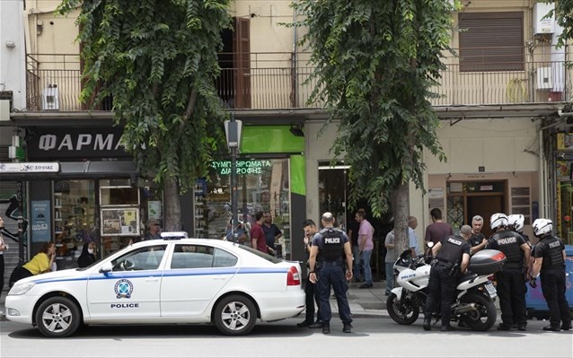 Καμένο πτώμα βρέθηκε έξω από πολυκατοικία