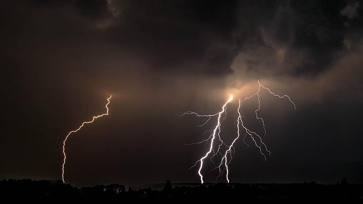 Ισχυρή καταιγίδα έπληξε τα Τρίκαλα