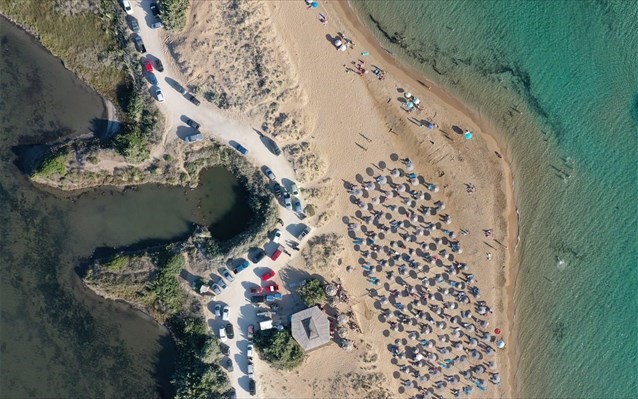 "Ψαλιδίζονται" οι προσδοκίες για τον τουρισμό