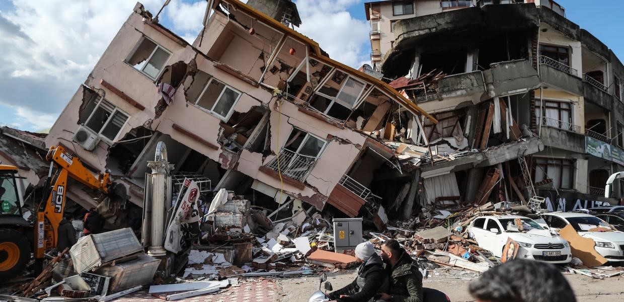 12 συλλήψεις εργολάβων μετά την κατάρρευση των κτιρίων