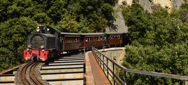 «Σαρώνει» το τρενάκι του Πηλίου