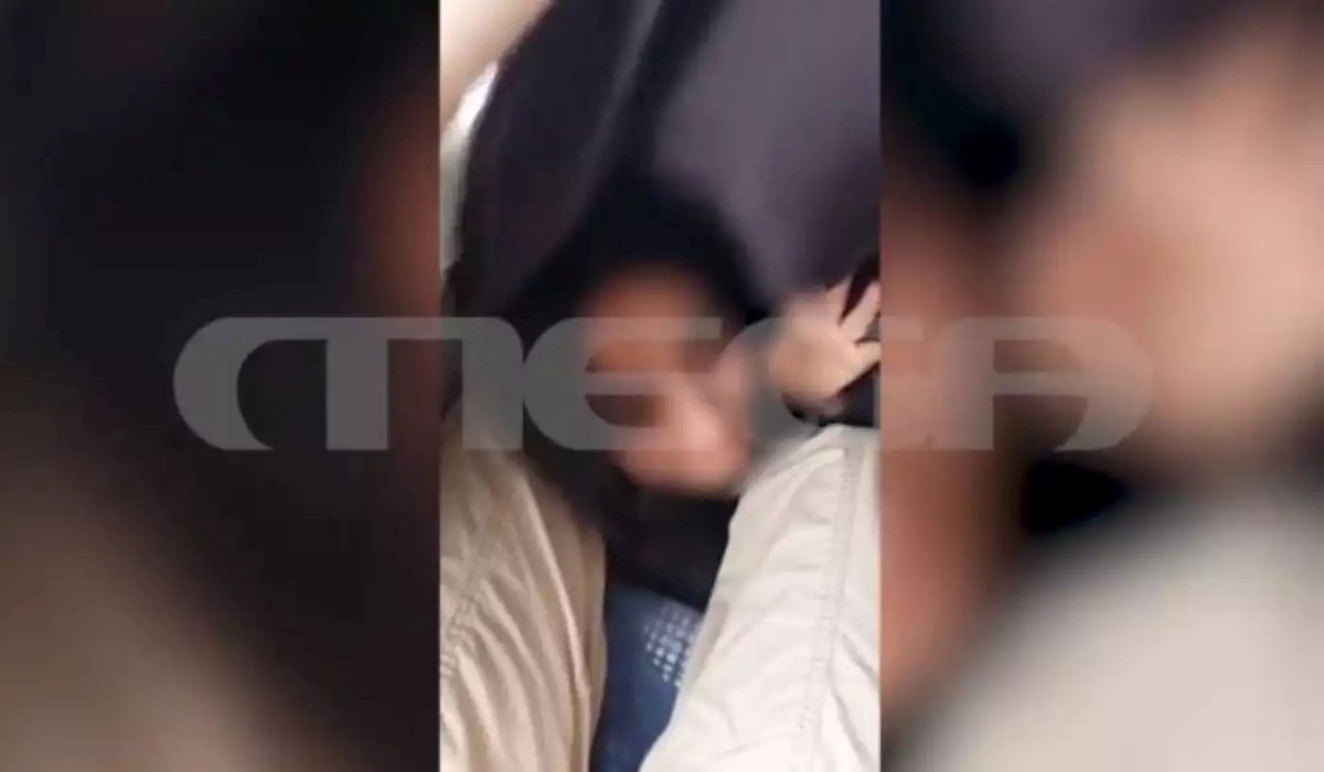 Έκρυψαν με μπουφάν τους υπεράριθμους μαθητές στο πούλμαν