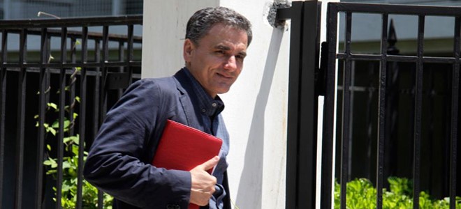 Eνταση κατά την ομιλία Τσακαλώτου