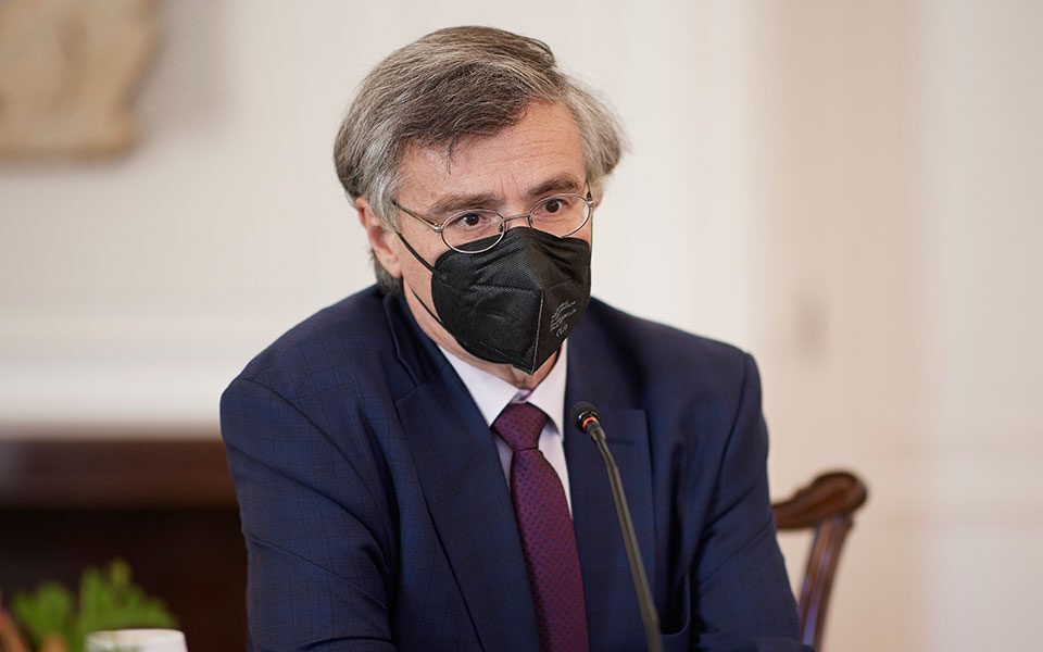 Λάθος να υποτιμήσουμε τη μετάλλαξη Όμικρον