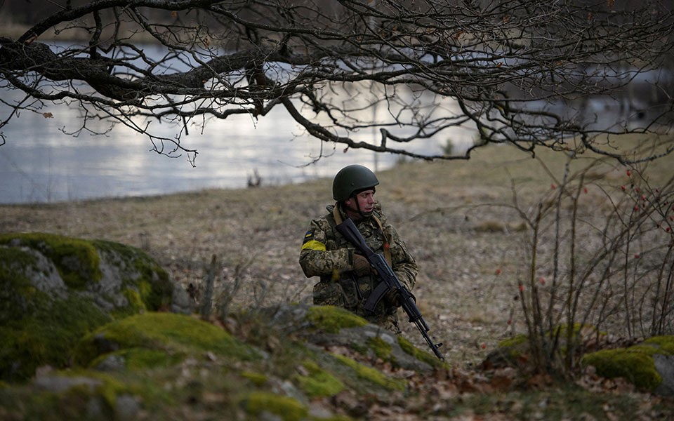 Προσωρινή κατάπαυση του πυρός διέταξε ο Πούτιν