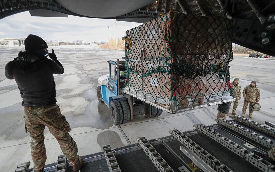 Καλεί τους Αμερικανούς να αποχωρήσουν από την Ουκρανία