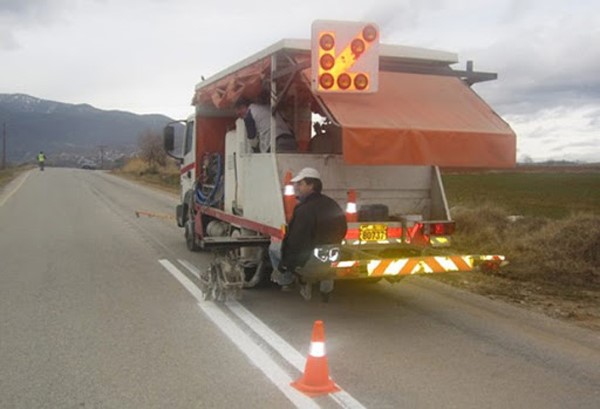 Διαγραμμίσεις στο οδικό δίκτυο της Λάρισας