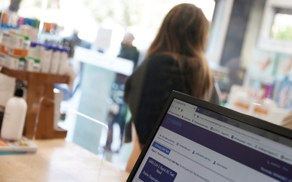 Από σήμερα τα self test για μαθητές και εκπαιδευτικούς