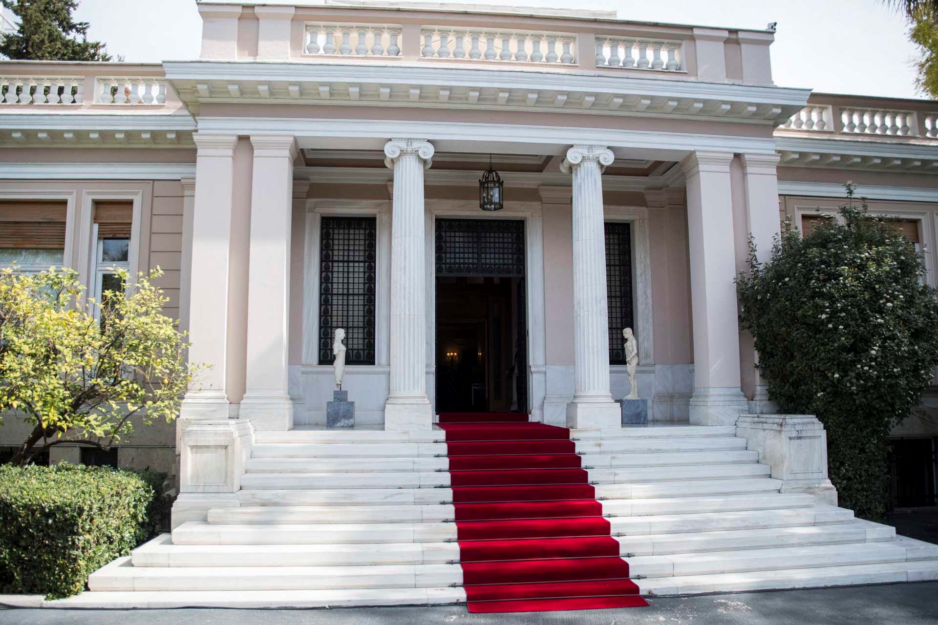 Ο ανασχηματισμός και οι επόμενες κάλπες