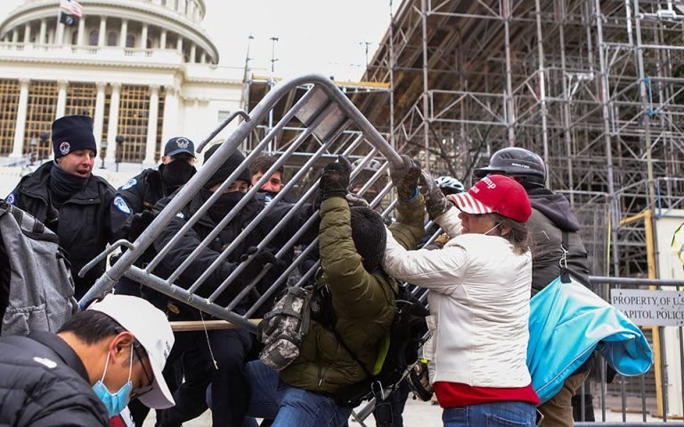 Εισβολή στο Καπιτώλιο: Τέσσερις νεκροί