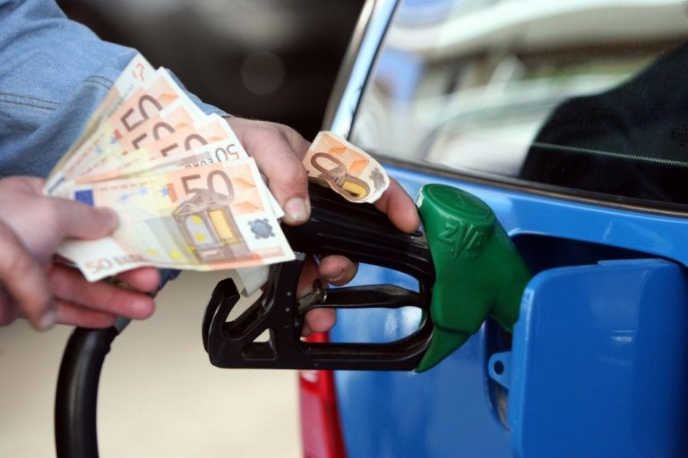 Η τιμή της βενζίνης τραβάει την ανηφόρα 