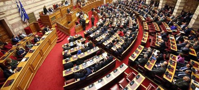 «Παράθυρο»για διπλή σύνταξη σε βουλευτές και δημάρχους