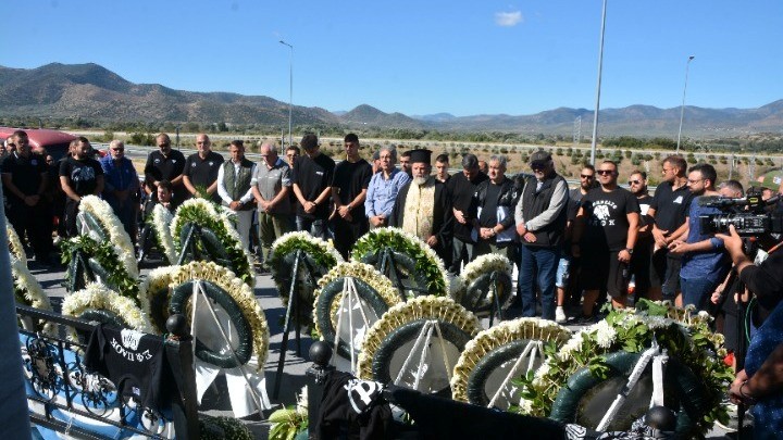 Τελέστηκε το μνημόσυνο στα Τέμπη