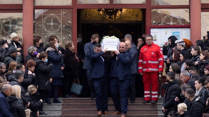 Θρήνος στην κηδεία της 34χρονης Αθηνάς