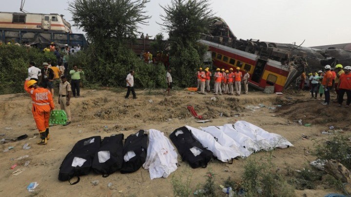 288 οι νεκροί από τη σύγκρουση τρένων