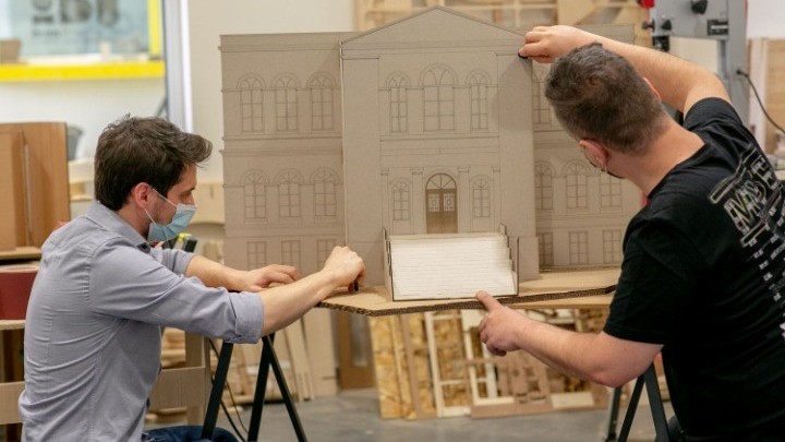 Το 1821 "διαδραματίζεται" στους τοίχους 18 πόλεων