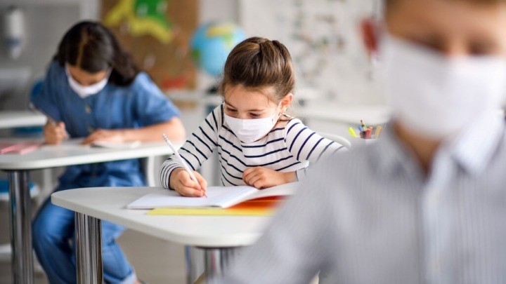 Έλεγχοι για την ποιότητα των μασκών στα σχολεία