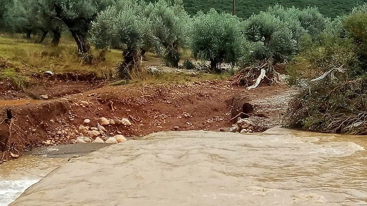 Επιχειρήσεις απεγκλωβισμού στο Σταυρό Φαρσάλων