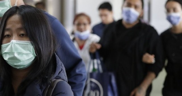 Κούτες με μάσκες ταξιδεύουν για Κίνα
