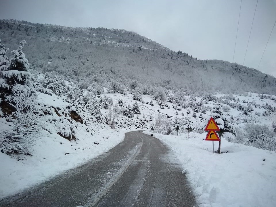 Xιόνια και τσουχτερό κρύο στα ορεινά των Τρικάλων