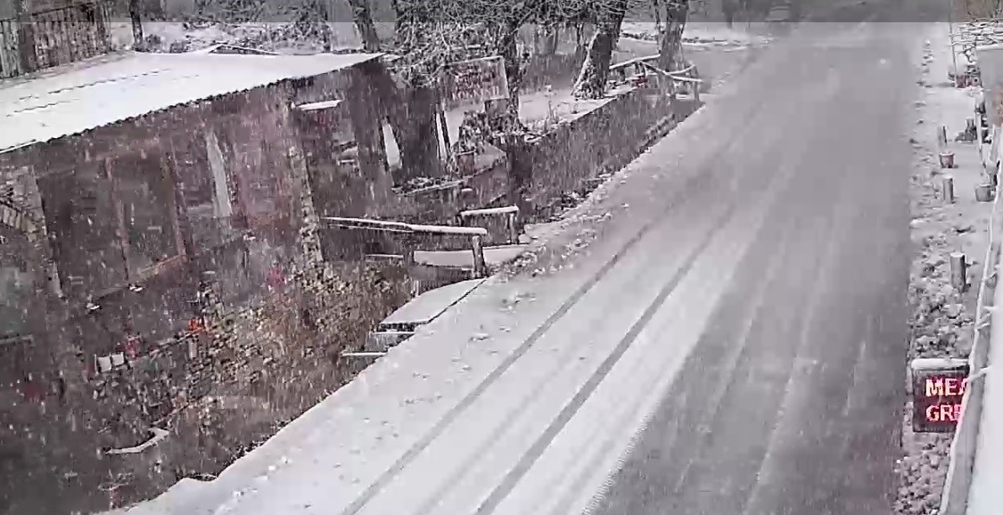 Ξεκίνησε η χιονόπτωση