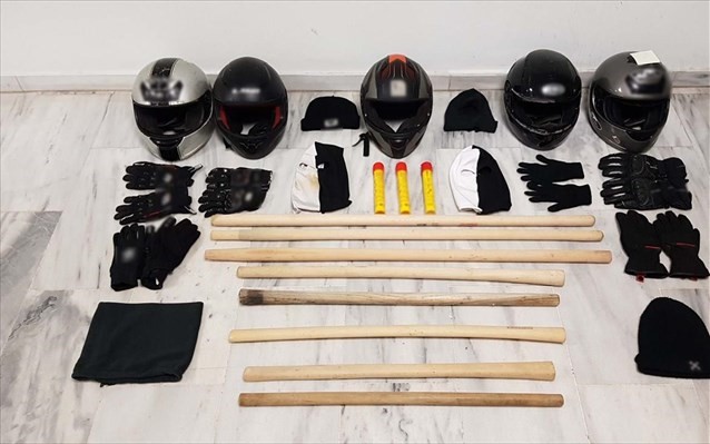 Οκτώ συλλήψεις οπαδών με «πολεμοφόδια»