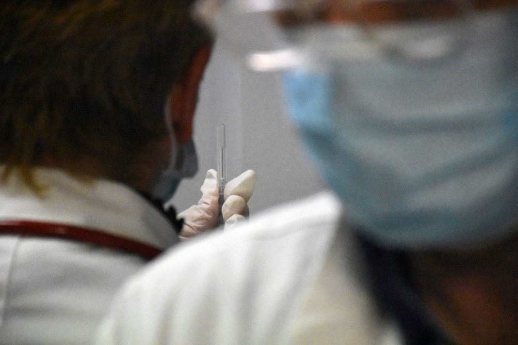 Επιστροφή από 1/1 με δύο rapid test και μάσκα