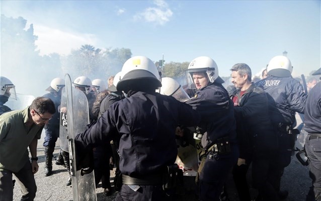 Ένταση και χημικά σε ημερίδα του ΠΙΣ στο Ζάππειο 