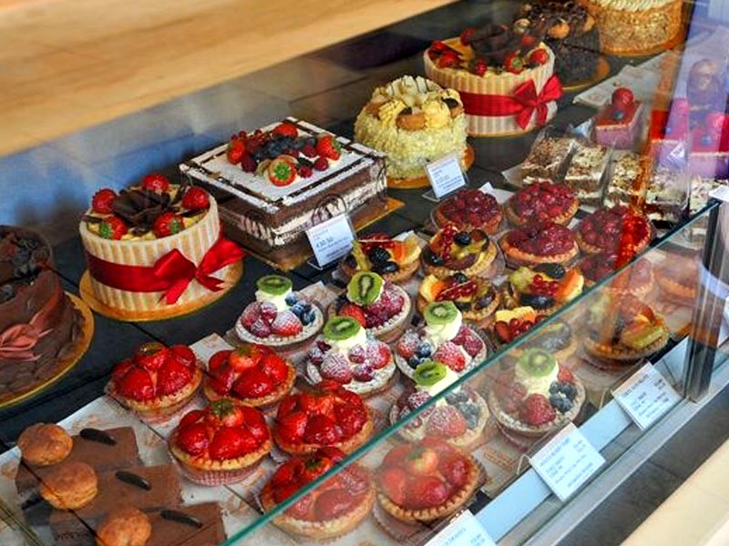 Ψυχικά ασθενής προκάλεσε ζημιές σε ζαχαροπλαστείο