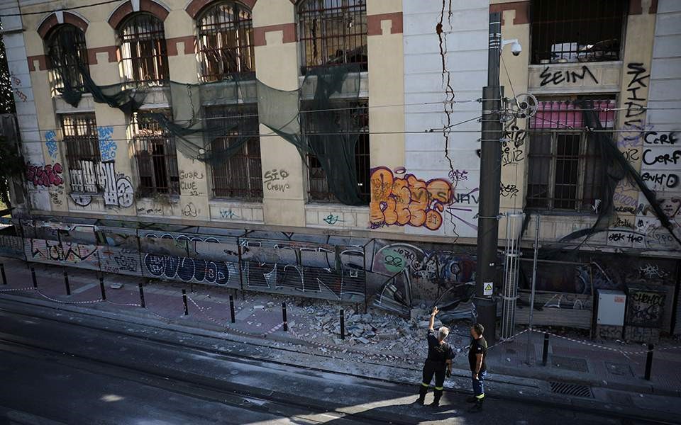 Αυτοψίες σε 10.000 κτίρια για πιθανές ζημιές