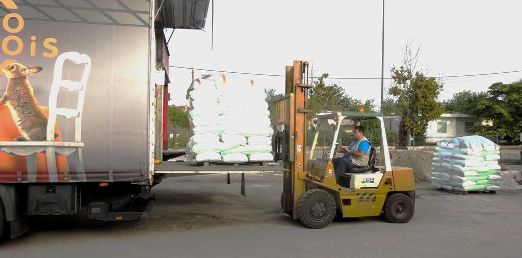 28 τόνοι ζωοτροφών στους πληγέντες κτηνοτρόφους
