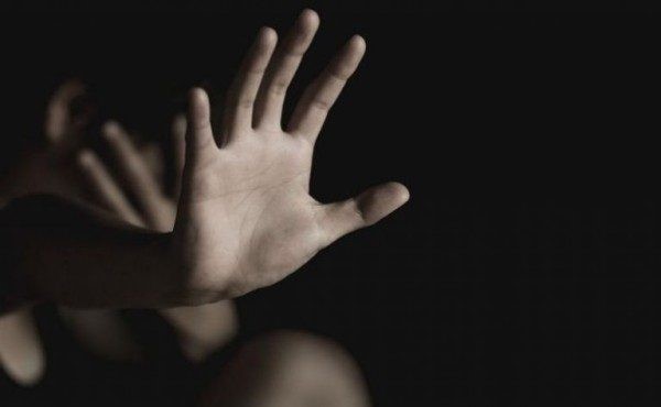 13χρονο κοριτσάκι βιάστηκε, έμεινε έγκυος και γέννησε