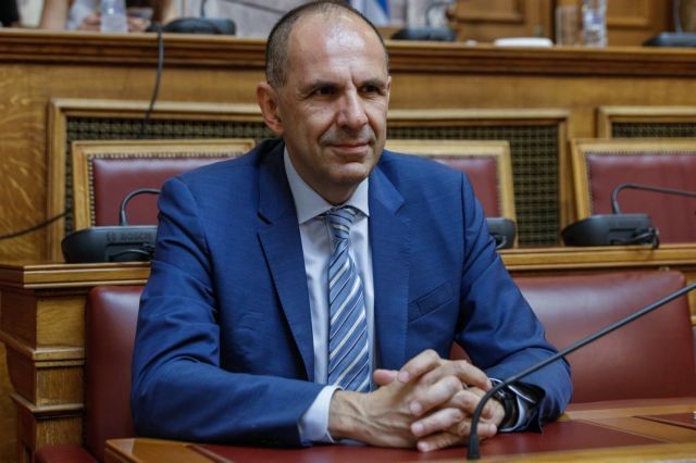 Στο τραπέζι ο ανασχηματισμός μετά την 1η Ιουλίου