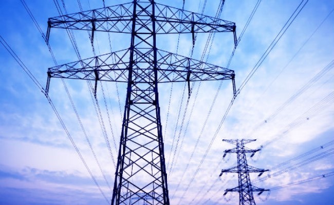 Σημαντική πτώση στην τιμή χονδρικής του ρεύματος 