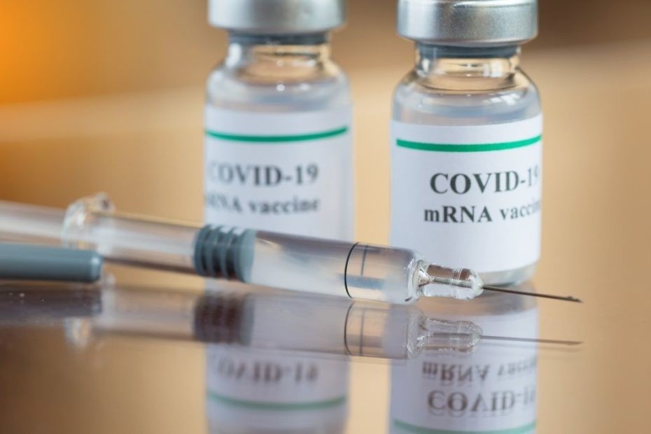 4η δόση για όλους άνω των 30 ετών εισηγείται η Επιτροπή