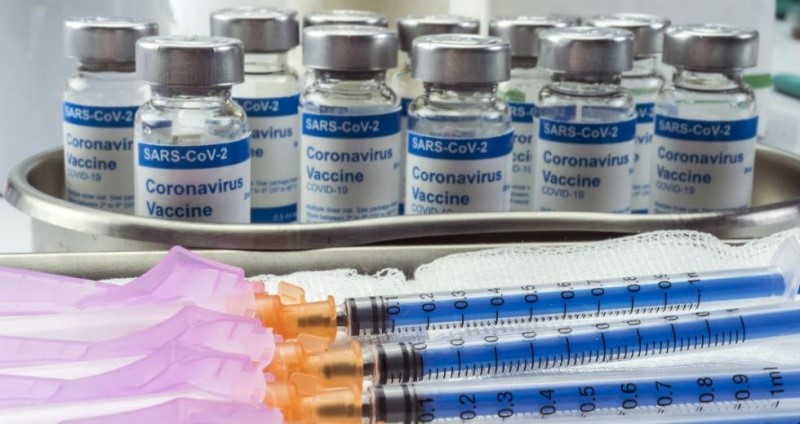 Μπουρλά: Εμβόλιο για την "Ομικρον" σε 100 μέρες αν χρειαστεί
