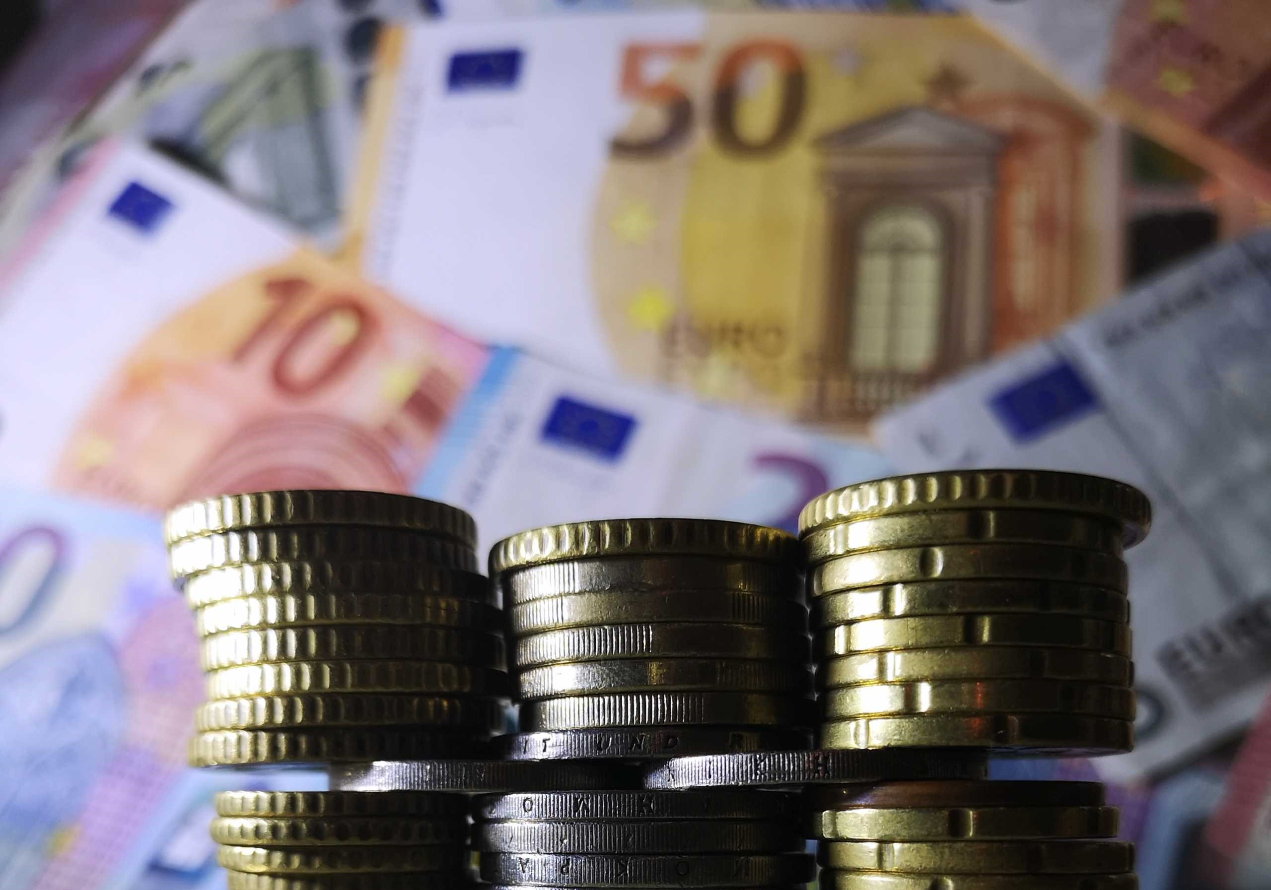 Αυξήσεις 70€ το μήνα στις αποδοχές των δημοσίων υπαλλήλων