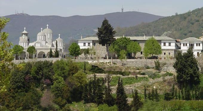 Αρχιμανδρίτης μήνυσε πιστή που πήγε στη θεία λειτουργία