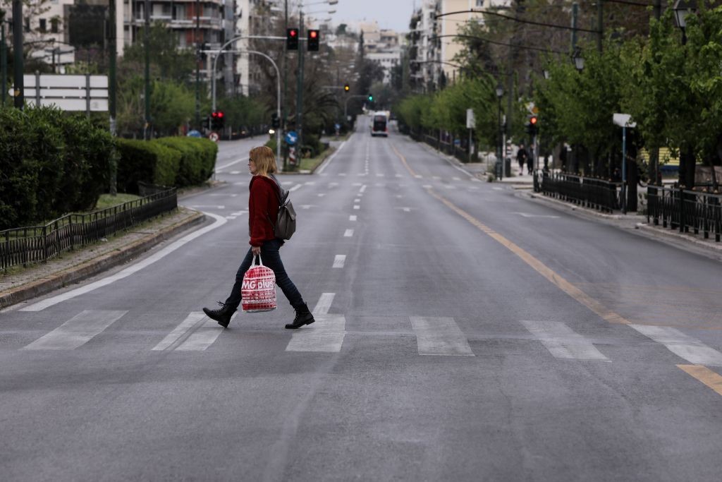 Μάσκα παντού και "νυχτερινή καραντίνα"