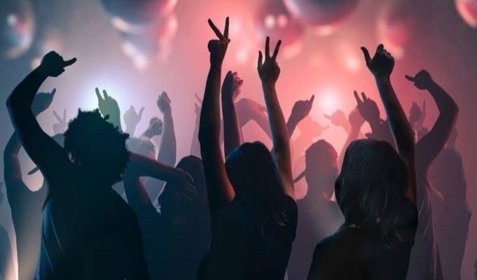 Μετέτρεψαν σε μπουζούκια τις τουαλέτες μαγαζιού