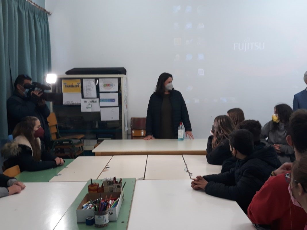 Σε σχολεία της Λάρισας η Υπουργός Παιδείας Ν. Κεραμέως