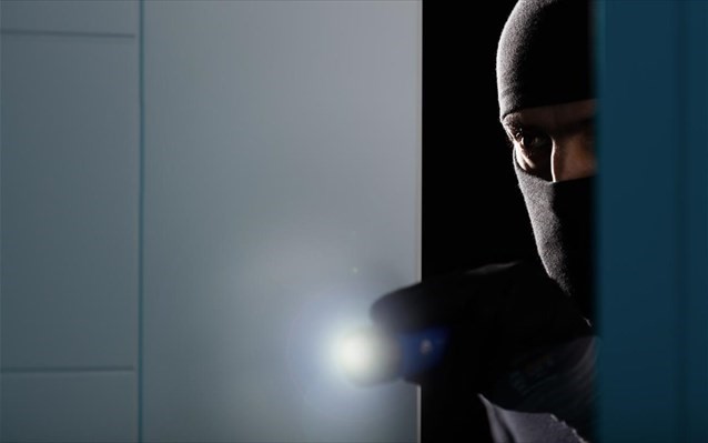 Αναζητούνται οι δράστες κλοπής 100.000 ευρώ από σπίτι