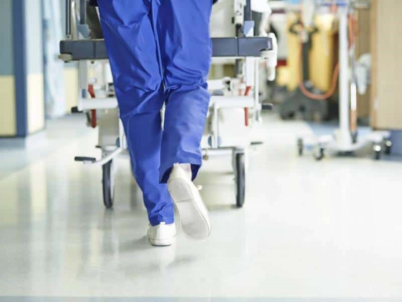 Ξεκινούν τα απογευματινά χειρουργεία στα δημόσια νοσοκομεία 
