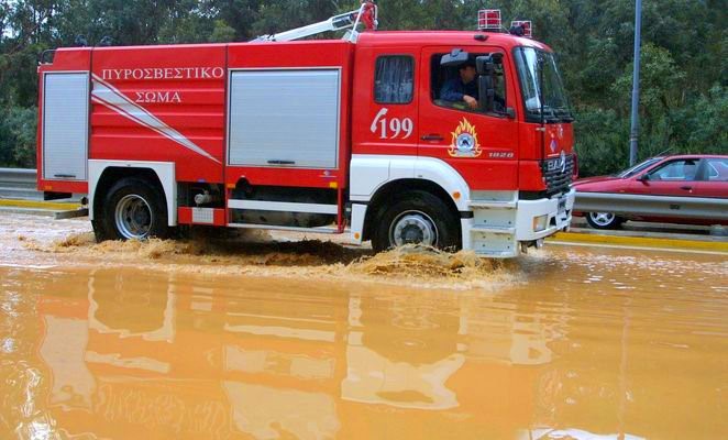 1.820 κλήσεις στην Πυροσβεστική, 312 απεγκλωβισμοί